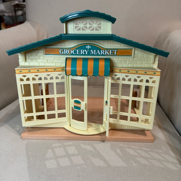 Calico Critters Charming Teal and Cream Grocery Market Playset - Picture 1 of 7